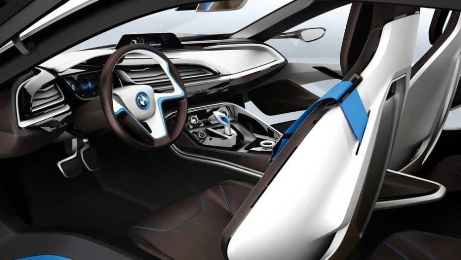 Esportivo de linhas futuristas, ele inaugura a divisão "i" de carros elétricos da BMW. <a href="https://preprod.quatrorodas.abril.com.br/noticias/sustentabilidade-bmw-revela-detalhes-divisao-eletrica-i-natali-chiconi-297169_p.shtml" rel="migration">Leia mais</a>