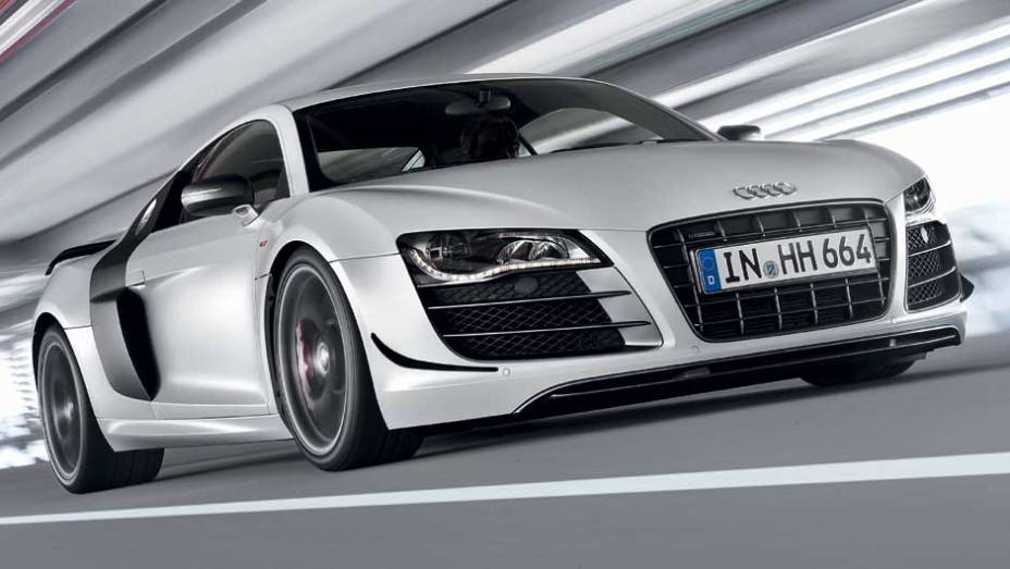 O superesportivo &eacute; inspirado nos b&oacute;lidos de competi&ccedil;&atilde;o. <a href="https://preprod.quatrorodas.abril.com.br/noticias/audi-lanca-seu-primeiro-carro-r-1-milhao-brasil-299224_p.shtml" rel="migration">Leia mais</a>