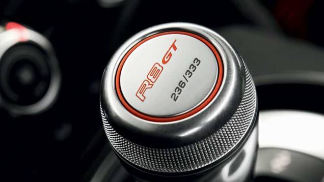 O câmbio indica: serão apenas 333 unidades produzidas. <a href="https://preprod.quatrorodas.abril.com.br/noticias/audi-lanca-seu-primeiro-carro-r-1-milhao-brasil-299224_p.shtml" rel="migration">Leia mais</a> O câmbio indica: serão apenas 333 unidades produzidas. <a href="https://preprod.quatrorodas.abril.com.br/noticias/audi-lanca-seu-primeiro-carro-r-1-milhao-brasil-299224_p.shtml" rel="migration">Leia mais</a>