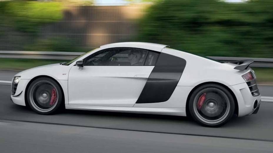 A l&acirc;mina que invade a lateral d&aacute; um ar de agressividade ao R8. <a href="https://preprod.quatrorodas.abril.com.br/noticias/audi-lanca-seu-primeiro-carro-r-1-milhao-brasil-299224_p.shtml" rel="migration">Leia mais</a>