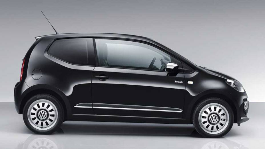 O Up! &eacute; pequeno em tudo: tem apenas 3,54 metros de comprimento. <a href="https://preprod.quatrorodas.abril.com.br/noticias/fabrincantes-volkswagem-mostra-detalhes-up-299370_p.shtml" rel="migration">Leia mais</a>