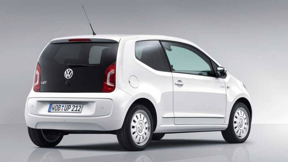 O pequeno Volks será feito no Brasil em 2014 e vai ganhar motorização flex. <a href="https://preprod.quatrorodas.abril.com.br/noticias/fabrincantes-volkswagem-mostra-detalhes-up-299370_p.shtml" rel="migration">Leia mais</a>