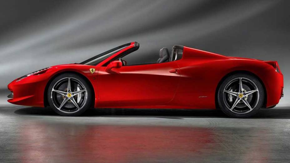 Teto rígido retrátil demora 14 segundos para ser recolhido | <a href="https://preprod.quatrorodas.abril.com.br/noticias/ferrari-revela-detalhes-458-italia-spider-299554_p.shtml" rel="migration">Leia mais</a>