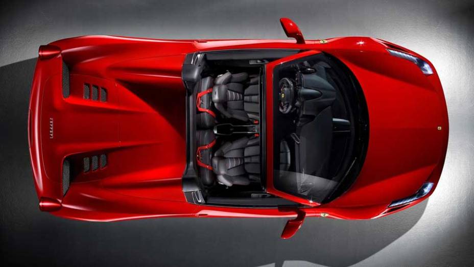 Esportivo atinge velocidade máxima de 320 km/h | <a href="https://preprod.quatrorodas.abril.com.br/noticias/ferrari-revela-detalhes-458-italia-spider-299554_p.shtml" rel="migration">Leia mais</a>