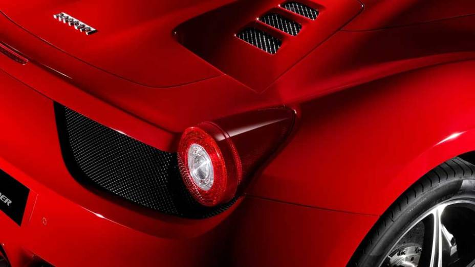 Modelo estará exposto no Salão de Frankfurt | <a href="https://preprod.quatrorodas.abril.com.br/noticias/ferrari-revela-detalhes-458-italia-spider-299554_p.shtml" rel="migration">Leia mais</a>