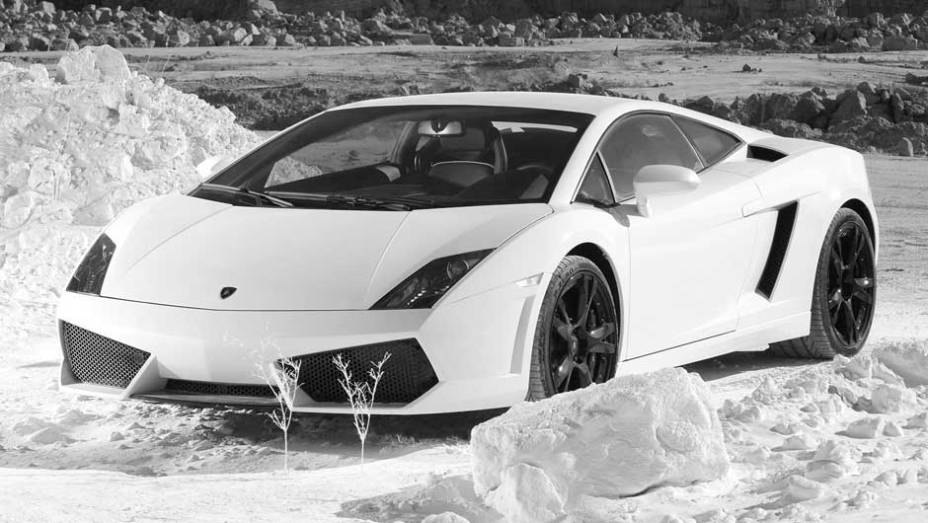 Velocidade máxima do Gallardo LP 560-4 é de 325 km/h | <a href="https://preprod.quatrorodas.abril.com.br/noticias/lamborghini-ira-exibir-gallardo-lp-560-4-sao-paulo-299619_p.shtml" rel="migration">Leia mais</a>