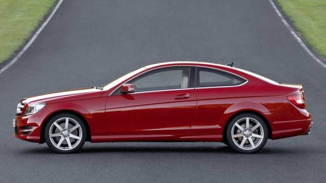 Cupê deixou o Classe C com ares esportivos | <a href="https://preprod.quatrorodas.abril.com.br/noticias/mercedes-c-180-coupe-chega-ao-brasil-299670_p.shtml" rel="migration">Leia mais</a> Cupê deixou o Classe C com ares esportivos | <a href="https://preprod.quatrorodas.abril.com.br/noticias/mercedes-c-180-coupe-chega-ao-brasil-299670_p.shtml" rel="migration">Leia mais</a>