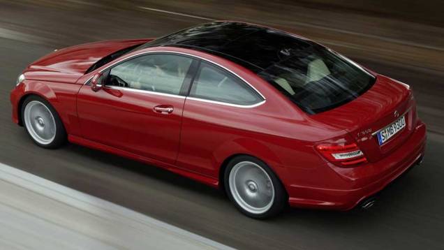 Comprador pode optar entre motores 1.8 e 3.5 V6 | <a href="https://preprod.quatrorodas.abril.com.br/noticias/mercedes-c-180-coupe-chega-ao-brasil-299670_p.shtml" rel="migration">Leia mais</a> Comprador pode optar entre motores 1.8 e 3.5 V6 | <a href="https://preprod.quatrorodas.abril.com.br/noticias/mercedes-c-180-coupe-chega-ao-brasil-299670_p.shtml" rel="migration">Leia mais</a>