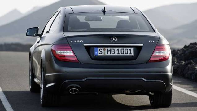 C 250 é o topo-de-linha da família | <a href="https://preprod.quatrorodas.abril.com.br/noticias/mercedes-c-180-coupe-chega-ao-brasil-299670_p.shtml" rel="migration">Leia mais</a> C 250 é o topo-de-linha da família | <a href="https://preprod.quatrorodas.abril.com.br/noticias/mercedes-c-180-coupe-chega-ao-brasil-299670_p.shtml" rel="migration">Leia mais</a>