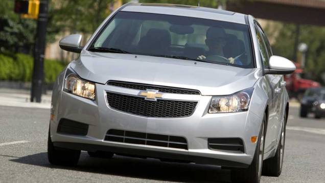 Cruze deve aposentar o Vectra, que está com baixas vendas Cruze deve aposentar o Vectra, que está com baixas vendas