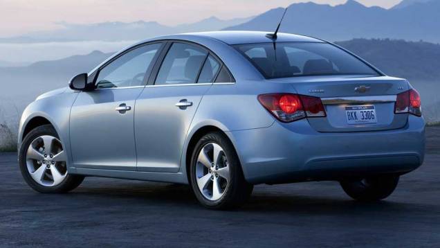 Carro será vendido em duas versões de acabamento no país Carro será vendido em duas versões de acabamento no país