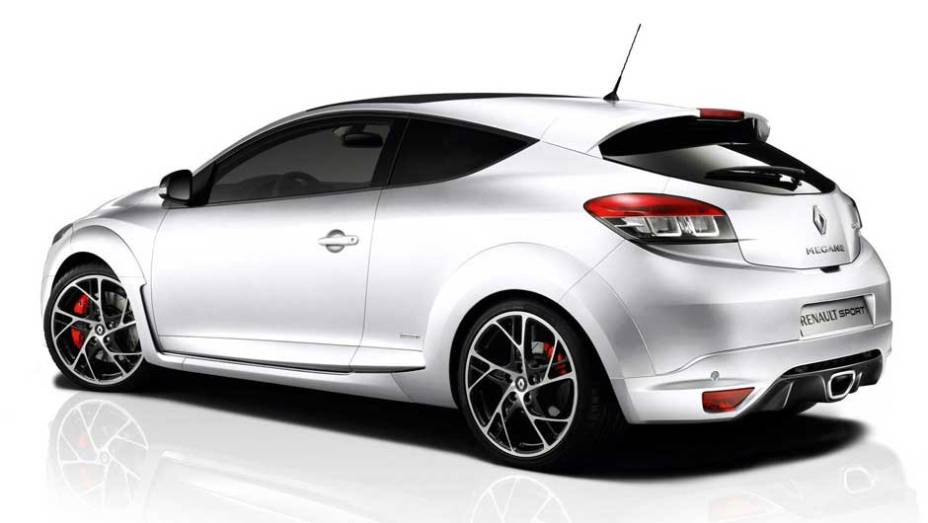 Por fora, todas as unidades da vers&atilde;o possuem pintura perolizada branca e acabamento em preto | <a href="https://preprod.quatrorodas.abril.com.br/noticias/renault-apresenta-megane-r-s-250-monaco-gp-300252_p.shtml" rel="migration">Leia mais</a>