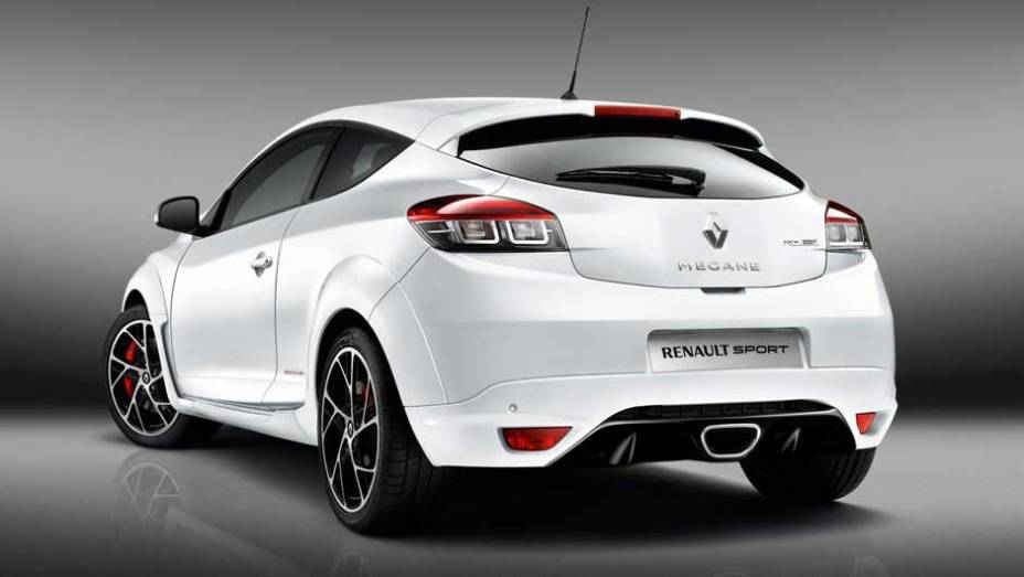 Edição especial tem preço de US$ 48.990 dólares | <a href="https://preprod.quatrorodas.abril.com.br/noticias/renault-apresenta-megane-r-s-250-monaco-gp-300252_p.shtml" rel="migration">Leia mais</a>