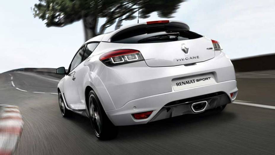 Modelo faz parte da divisão esportiva Renault Sports | <a href="https://preprod.quatrorodas.abril.com.br/noticias/renault-apresenta-megane-r-s-250-monaco-gp-300252_p.shtml" rel="migration">Leia mais</a>