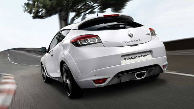 Modelo faz parte da divisão esportiva Renault Sports | <a href="https://preprod.quatrorodas.abril.com.br/noticias/renault-apresenta-megane-r-s-250-monaco-gp-300252_p.shtml" rel="migration">Leia mais</a> Modelo faz parte da divisão esportiva Renault Sports | <a href="https://preprod.quatrorodas.abril.com.br/noticias/renault-apresenta-megane-r-s-250-monaco-gp-300252_p.shtml" rel="migration">Leia mais</a>