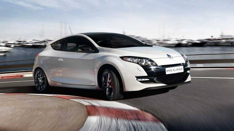 Ser&atilde;o produzidas 50 unidades da vers&atilde;o | <a href="https://preprod.quatrorodas.abril.com.br/noticias/renault-apresenta-megane-r-s-250-monaco-gp-300252_p.shtml" rel="migration">Leia mais</a>