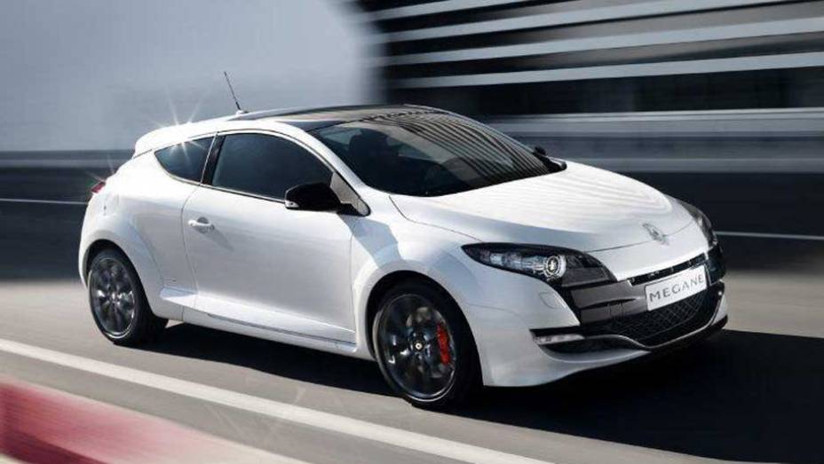 Motor é o 2.0 de 250 cv de potência | <a href="https://preprod.quatrorodas.abril.com.br/noticias/renault-apresenta-megane-r-s-250-monaco-gp-300252_p.shtml" rel="migration">Leia mais</a>