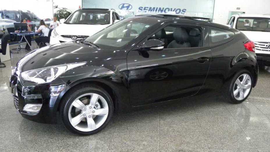 Hyundai Veloster | <a href="https://preprod.quatrorodas.abril.com.br/noticias/veloster-elantra-ja-estao-venda-concessionarias-hyundai-303518_p.shtml" rel="migration">Leia mais</a>