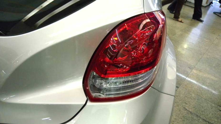 Hyundai Veloster | <a href="https://preprod.quatrorodas.abril.com.br/noticias/veloster-elantra-ja-estao-venda-concessionarias-hyundai-303518_p.shtml" rel="migration">Leia mais</a>