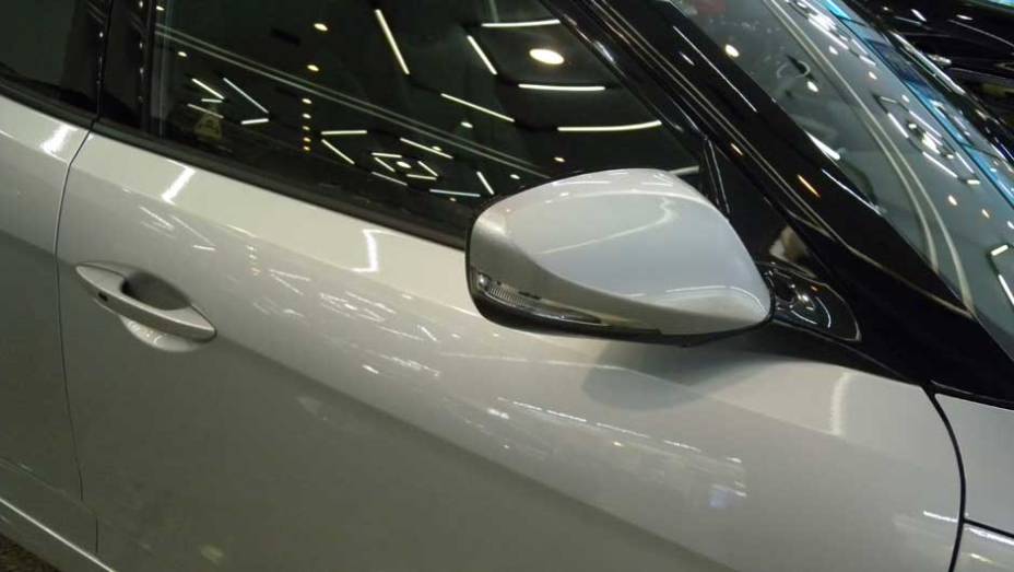 Hyundai Veloster | <a href="https://preprod.quatrorodas.abril.com.br/noticias/veloster-elantra-ja-estao-venda-concessionarias-hyundai-303518_p.shtml" rel="migration">Leia mais</a>