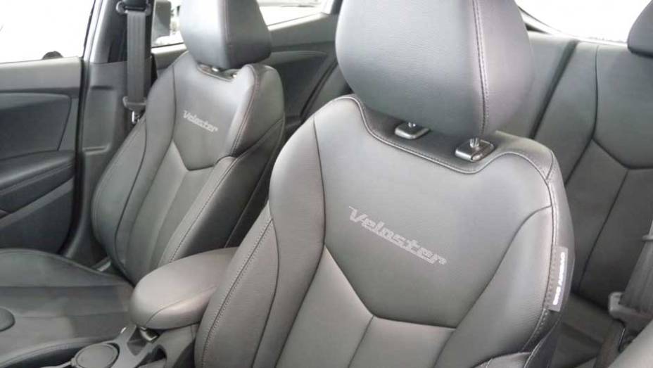 Hyundai Veloster | <a href="https://preprod.quatrorodas.abril.com.br/noticias/veloster-elantra-ja-estao-venda-concessionarias-hyundai-303518_p.shtml" rel="migration">Leia mais</a>