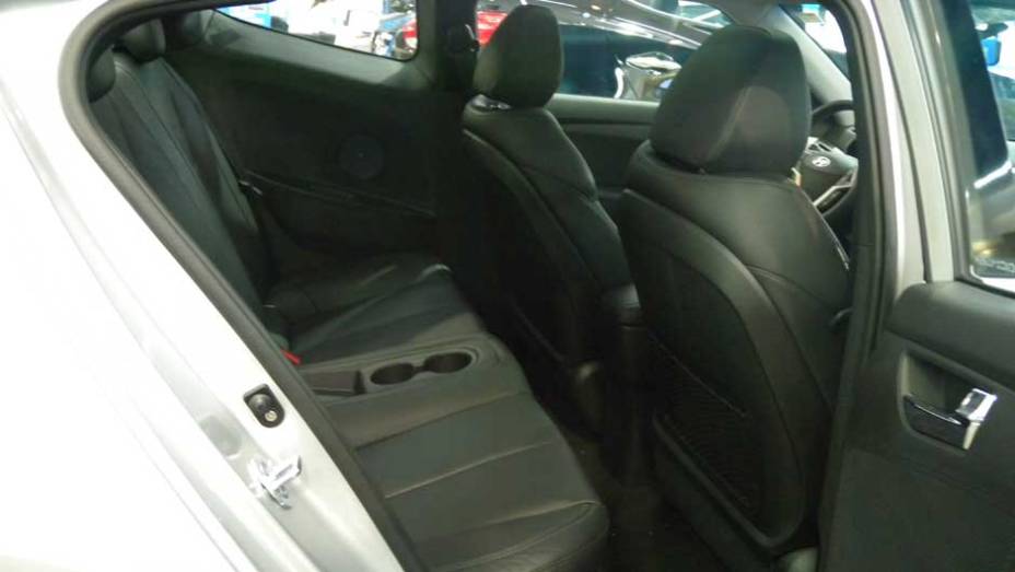 Hyundai Veloster | <a href="https://preprod.quatrorodas.abril.com.br/noticias/veloster-elantra-ja-estao-venda-concessionarias-hyundai-303518_p.shtml" rel="migration">Leia mais</a>