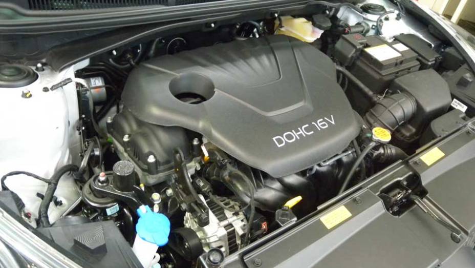 Hyundai Veloster | <a href="https://preprod.quatrorodas.abril.com.br/noticias/veloster-elantra-ja-estao-venda-concessionarias-hyundai-303518_p.shtml" rel="migration">Leia mais</a>