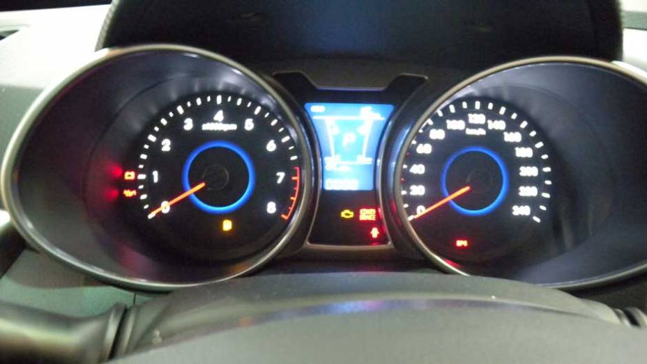 Hyundai Veloster | <a href="https://preprod.quatrorodas.abril.com.br/noticias/veloster-elantra-ja-estao-venda-concessionarias-hyundai-303518_p.shtml" rel="migration">Leia mais</a>