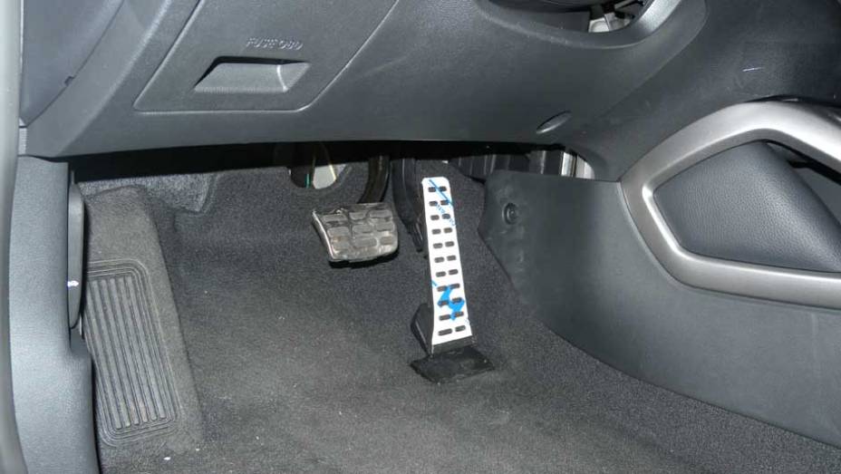 Hyundai Veloster | <a href="https://preprod.quatrorodas.abril.com.br/noticias/veloster-elantra-ja-estao-venda-concessionarias-hyundai-303518_p.shtml" rel="migration">Leia mais</a>