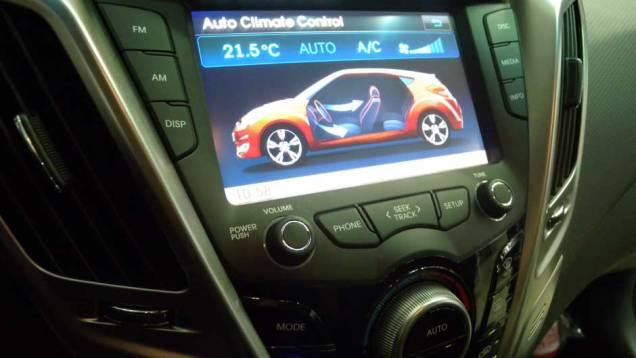 Hyundai Veloster | <a href="https://preprod.quatrorodas.abril.com.br/noticias/veloster-elantra-ja-estao-venda-concessionarias-hyundai-303518_p.shtml" rel="migration">Leia mais</a> Hyundai Veloster | <a href="https://preprod.quatrorodas.abril.com.br/noticias/veloster-elantra-ja-estao-venda-concessionarias-hyundai-303518_p.shtml" rel="migration">Leia mais</a>