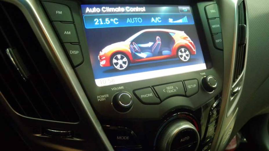 Hyundai Veloster | <a href="https://preprod.quatrorodas.abril.com.br/noticias/veloster-elantra-ja-estao-venda-concessionarias-hyundai-303518_p.shtml" rel="migration">Leia mais</a>