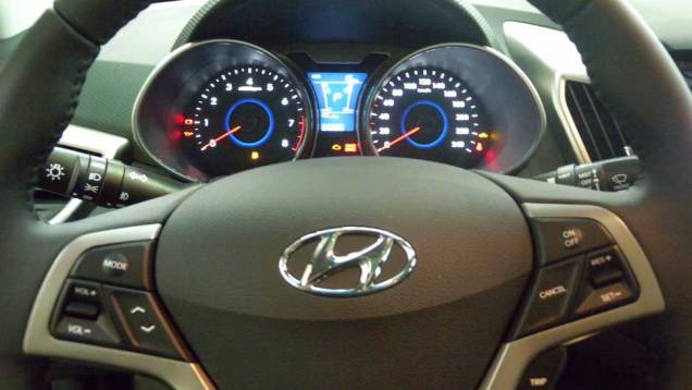 Hyundai Veloster | <a href="https://preprod.quatrorodas.abril.com.br/noticias/veloster-elantra-ja-estao-venda-concessionarias-hyundai-303518_p.shtml" rel="migration">Leia mais</a> Hyundai Veloster | <a href="https://preprod.quatrorodas.abril.com.br/noticias/veloster-elantra-ja-estao-venda-concessionarias-hyundai-303518_p.shtml" rel="migration">Leia mais</a>