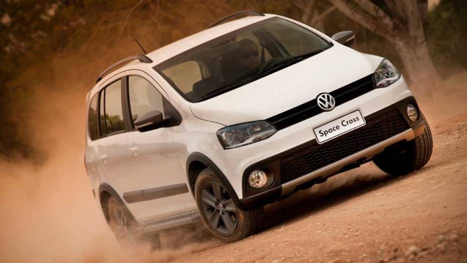 O motor que impulsiona a Space Cross é o conhecido 1.6 VHT | <a href="https://preprod.quatrorodas.abril.com.br/carros/lancamentos/volkswagen-space-cross-638261.shtml" rel="migration">Leia mais</a>