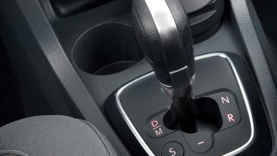 A transmiss&atilde;o automatizada I-Motion proporciona a comodidade de guiar sem trocar marchas. | <a href="https://preprod.quatrorodas.abril.com.br/carros/lancamentos/volkswagen-space-cross-638261.shtml" rel="migration">Leia mais</a>