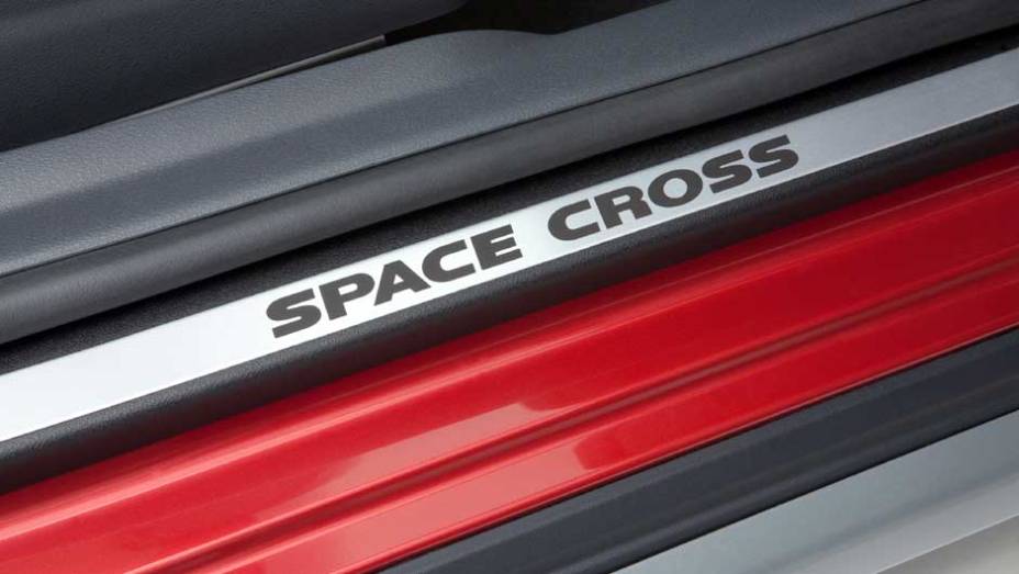 A Space Cross vai rivalizar com Palio Adventure e 207 Escapade. | <a href="https://preprod.quatrorodas.abril.com.br/carros/lancamentos/volkswagen-space-cross-638261.shtml" rel="migration">Leia mais</a>