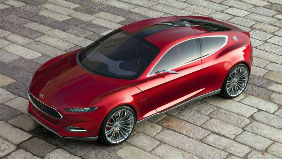 Cup&ecirc; se destaca pelas solu&ccedil;&otilde;es criativas | <a href="https://preprod.quatrorodas.abril.com.br/noticias/ford-mostra-cupe-esportivo-evos-300581_p.shtml" rel="migration">Leia mais</a>