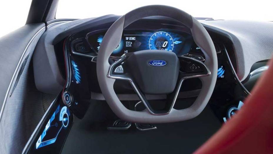 Outro destaque do Evos &eacute; a eletr&ocirc;nica embarcada no ve&iacute;culo | <a href="https://preprod.quatrorodas.abril.com.br/noticias/ford-mostra-cupe-esportivo-evos-300581_p.shtml" rel="migration">Leia mais</a>
