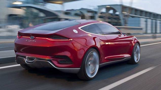 Embora a montadora não tenha revelado detalhes, o carro usará um motor 2.0 a gasolina e um propulsor elétrico | <a href="https://preprod.quatrorodas.abril.com.br/noticias/ford-mostra-cupe-esportivo-evos-300581_p.shtml" rel="migration">Leia mais</a> Embora a montadora não tenha revelado detalhes, o carro usará um motor 2.0 a gasolina e um propulsor elétrico | <a href="https://preprod.quatrorodas.abril.com.br/noticias/ford-mostra-cupe-esportivo-evos-300581_p.shtml" rel="migration">Leia mais</a>
