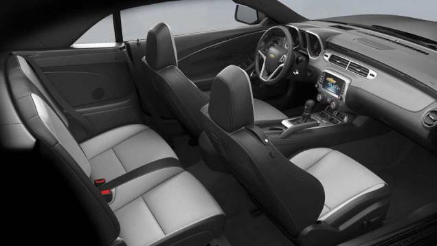 Seu preço sugerido no Brasil é de R$ 239.900 | <a href="https://preprod.quatrorodas.abril.com.br/noticias/fabricantes/chevrolet-traz-camaro-conversivel-ao-brasil-785537.shtml" rel="migration">Leia mais</a> Seu preço sugerido no Brasil é de R$ 239.900 | <a href="https://preprod.quatrorodas.abril.com.br/noticias/fabricantes/chevrolet-traz-camaro-conversivel-ao-brasil-785537.shtml" rel="migration">Leia mais</a>