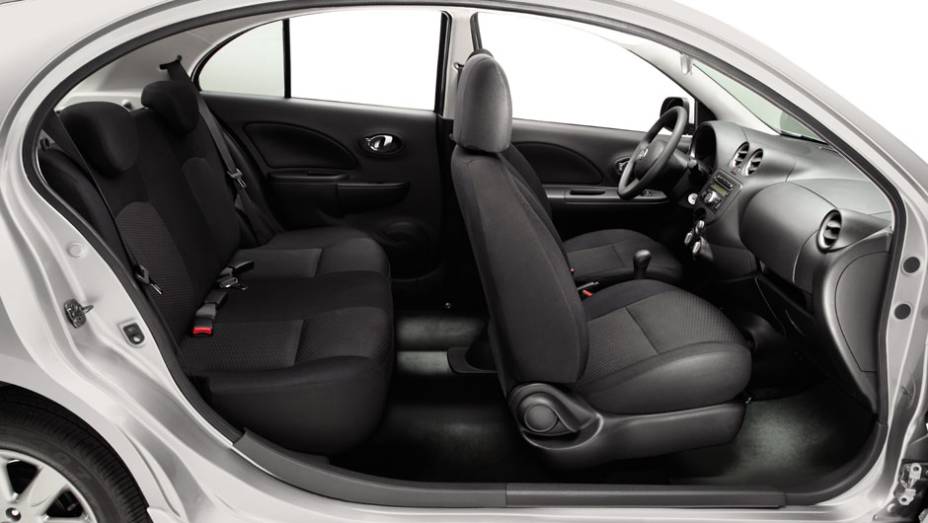 Modelo possui, por ora, motor 1.0 16V de 74 cv de pot&ecirc;ncia <a href="https://preprod.quatrorodas.abril.com.br/carros/lancamentos/nissan-march-640874.shtml" rel="migration">Leia mais</a>