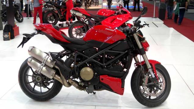 Moto é uma das maiores apostas da marca para 2012 | <a href="https://preprod.quatrorodas.abril.com.br/moto/noticias/ducati-mostra-streetfighter-848-salao-duas-rodas-642385.shtml" rel="migration">Leia mais</a> Moto é uma das maiores apostas da marca para 2012 | <a href="https://preprod.quatrorodas.abril.com.br/moto/noticias/ducati-mostra-streetfighter-848-salao-duas-rodas-642385.shtml" rel="migration">Leia mais</a>