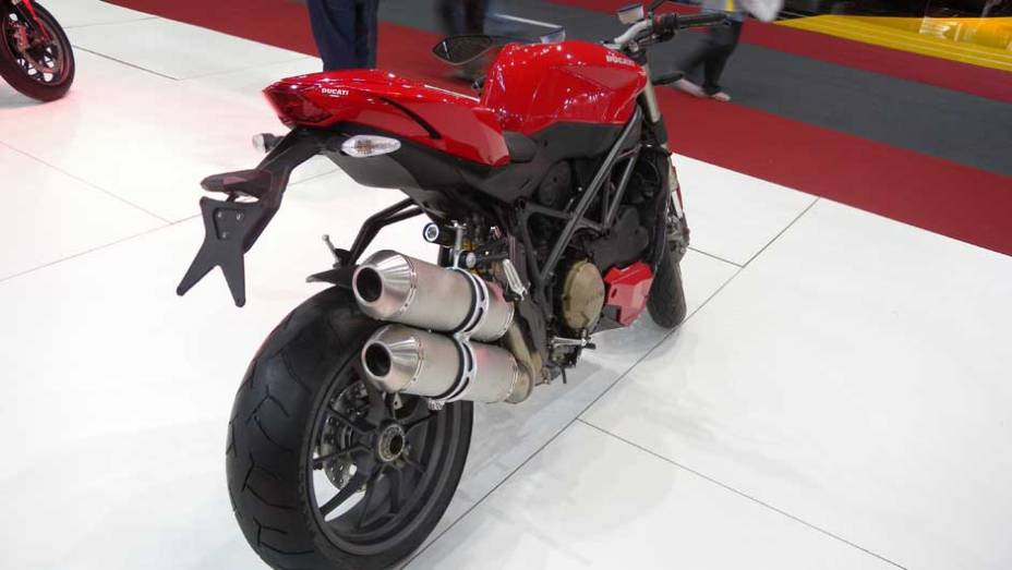 Lançamento não foi realizado em Milão, como esperado | <a href="https://preprod.quatrorodas.abril.com.br/moto/noticias/ducati-mostra-streetfighter-848-salao-duas-rodas-642385.shtml" rel="migration">Leia mais</a>