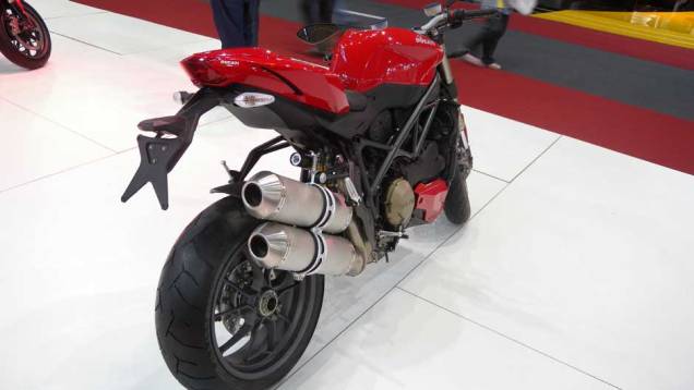 Lançamento não foi realizado em Milão, como esperado | <a href="https://preprod.quatrorodas.abril.com.br/moto/noticias/ducati-mostra-streetfighter-848-salao-duas-rodas-642385.shtml" rel="migration">Leia mais</a> Lançamento não foi realizado em Milão, como esperado | <a href="https://preprod.quatrorodas.abril.com.br/moto/noticias/ducati-mostra-streetfighter-848-salao-duas-rodas-642385.shtml" rel="migration">Leia mais</a>