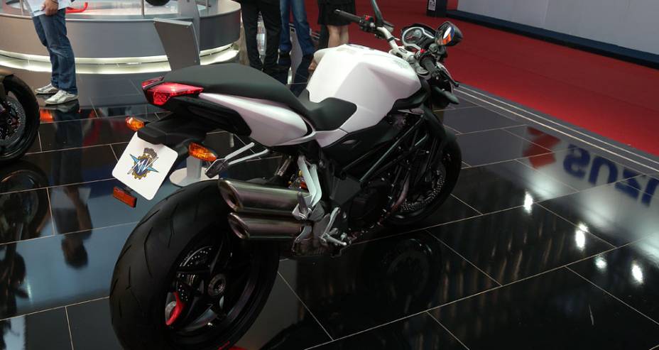 Brutale 1090R e 1090RR chegam ainda este ano | <a href="https://preprod.quatrorodas.abril.com.br/moto/noticias/mv-agusta-brutale-estreia-pais-642338.shtml" rel="migration">Leia mais</a>