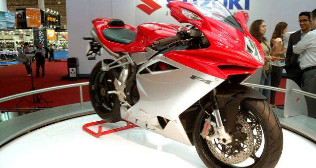 F4 é outro modelo da MV Agusta que será vendido por aqui | <a href="https://preprod.quatrorodas.abril.com.br/moto/noticias/mv-agusta-f4-ultrapassa-300-km-h-642365.shtml" rel="migration">Leia mais</a> F4 é outro modelo da MV Agusta que será vendido por aqui | <a href="https://preprod.quatrorodas.abril.com.br/moto/noticias/mv-agusta-f4-ultrapassa-300-km-h-642365.shtml" rel="migration">Leia mais</a>