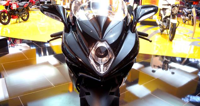 F4 também foi apresentada no salão | <a href="https://preprod.quatrorodas.abril.com.br/moto/noticias/mv-agusta-f4-ultrapassa-300-km-h-642365.shtml" rel="migration">Leia mais</a> F4 também foi apresentada no salão | <a href="https://preprod.quatrorodas.abril.com.br/moto/noticias/mv-agusta-f4-ultrapassa-300-km-h-642365.shtml" rel="migration">Leia mais</a>