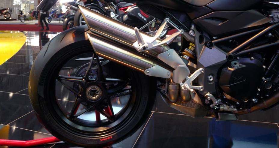 Motor tem 187 cv de potência | <a href="https://preprod.quatrorodas.abril.com.br/moto/noticias/mv-agusta-f4-ultrapassa-300-km-h-642365.shtml" rel="migration">Leia mais</a>