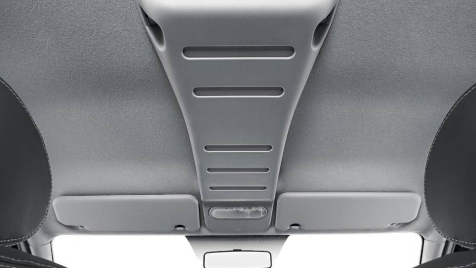 Suporte no teto permite guardar objetos | <a href="https://preprod.quatrorodas.abril.com.br/carros/lancamentos/renault-duster-642260.shtml" rel="migration">Leia mais</a> Suporte no teto permite guardar objetos | <a href="https://preprod.quatrorodas.abril.com.br/carros/lancamentos/renault-duster-642260.shtml" rel="migration">Leia mais</a>