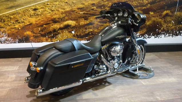 Carenagem asa de morcego chama atenção | <a href="https://preprod.quatrorodas.abril.com.br/moto/noticias/h-d-street-glide-versao-2012-642201.shtml" rel="migration">Leia mais</a> Carenagem asa de morcego chama atenção | <a href="https://preprod.quatrorodas.abril.com.br/moto/noticias/h-d-street-glide-versao-2012-642201.shtml" rel="migration">Leia mais</a>