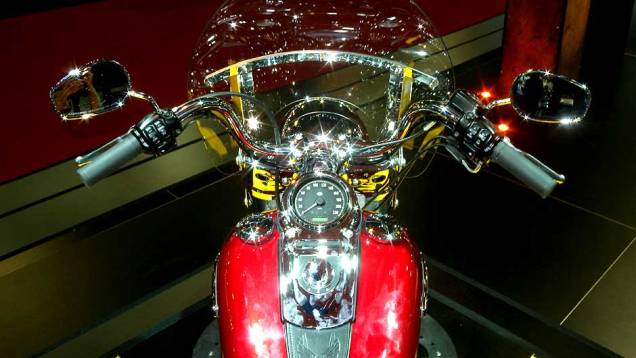 Para-brisa é montado no garfo | <a href="https://preprod.quatrorodas.abril.com.br/moto/noticias/harley-davidson-lanca-switchback-642198.shtml" rel="migration">Leia mais</a> Para-brisa é montado no garfo | <a href="https://preprod.quatrorodas.abril.com.br/moto/noticias/harley-davidson-lanca-switchback-642198.shtml" rel="migration">Leia mais</a>
